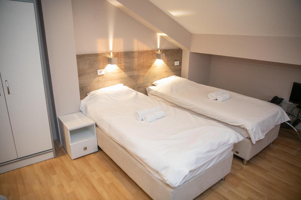Hotel Dijana 피로트 외부 사진