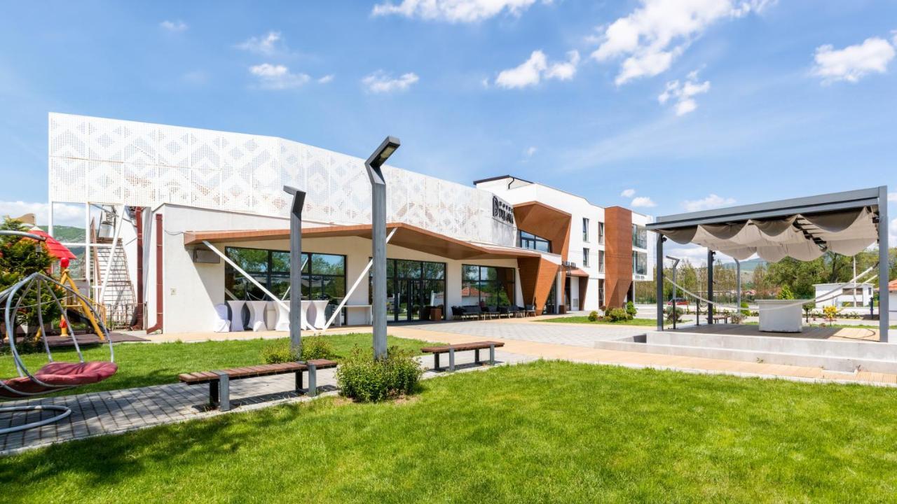 Hotel Dijana 피로트 외부 사진
