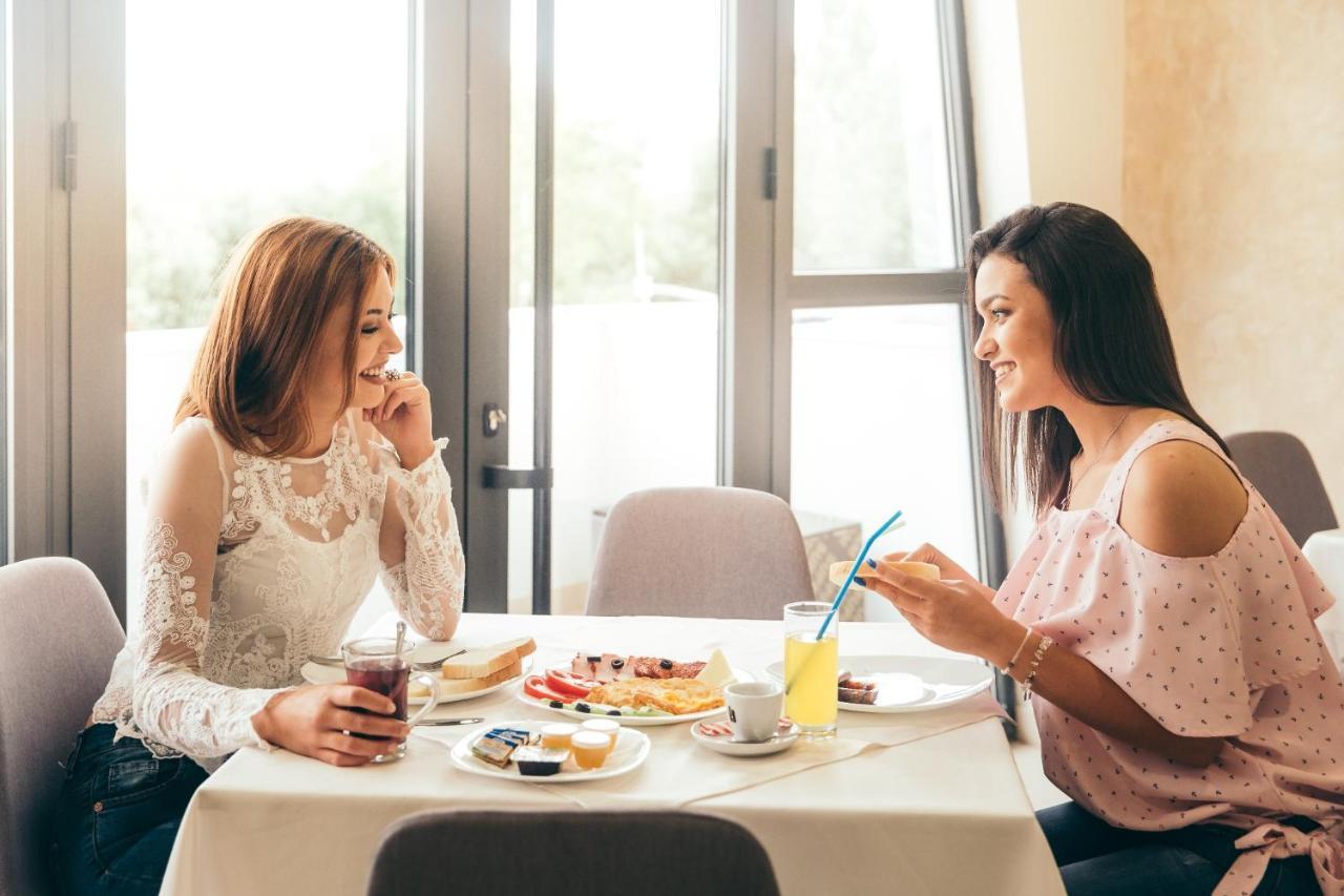 Hotel Dijana 피로트 외부 사진