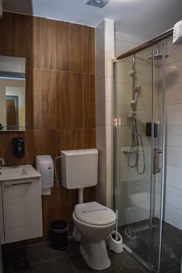 Hotel Dijana 피로트 외부 사진