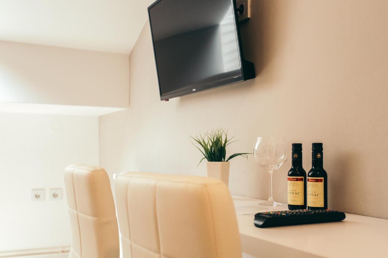 Hotel Dijana 피로트 외부 사진